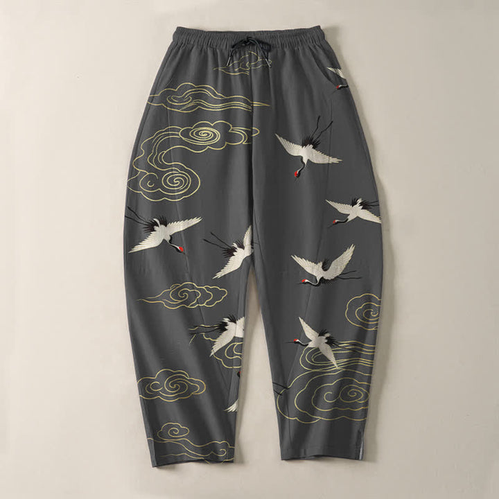 Buddha Stones Pantaloni da uomo affusolati con coulisse e tasche, in puro cotone bianco, con motivo gru coronate rosse e nuvole. - image 2