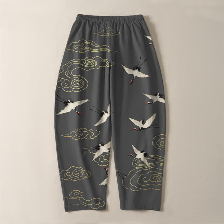 Buddha Stones Pantaloni da uomo affusolati con coulisse e tasche, in puro cotone bianco, con motivo gru coronate rosse e nuvole. - image 3