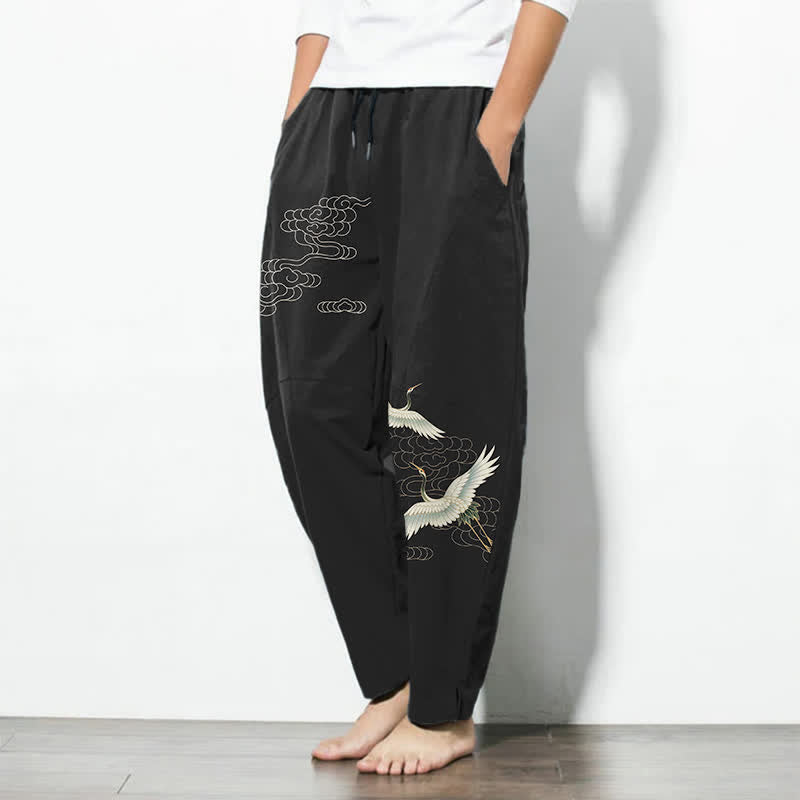 Buddha Stones Pantaloni da uomo affusolati con coulisse e tasche, in puro cotone bianco con motivo gru e nuvole. - image 1