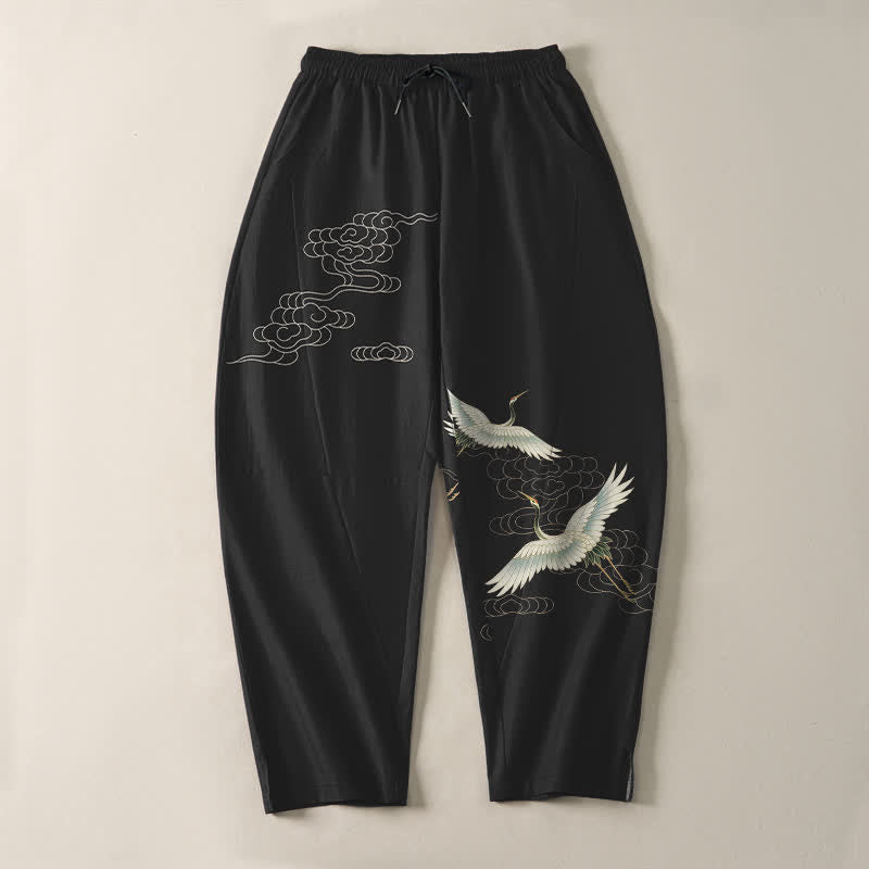 Buddha Stones Pantaloni da uomo affusolati con coulisse e tasche, in puro cotone bianco con motivo gru e nuvole. - image 2