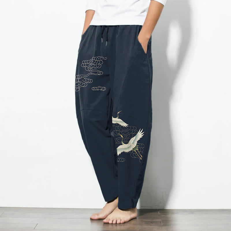 Buddha Stones Pantaloni da uomo affusolati con coulisse e tasche, in puro cotone bianco con motivo gru e nuvole. - image 8