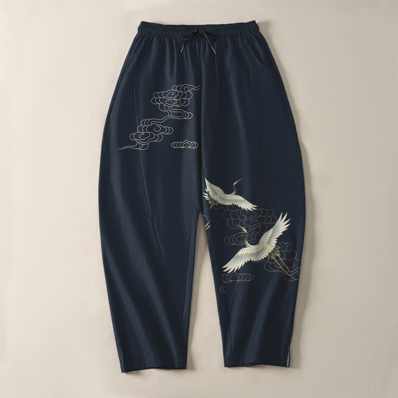 Buddha Stones Pantaloni da uomo affusolati con coulisse e tasche, in puro cotone bianco con motivo gru e nuvole. - image 9