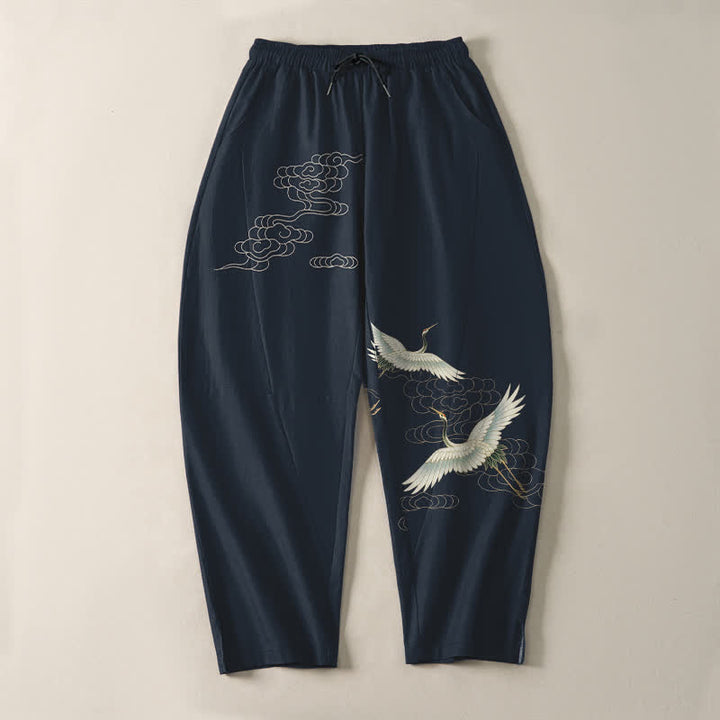 Buddha Stones Pantaloni da uomo affusolati con coulisse e tasche, in puro cotone bianco con motivo gru e nuvole. - image 9