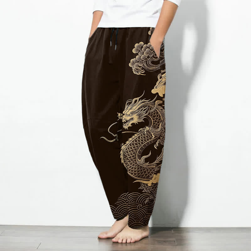 Buddha Stones Pantaloni da uomo affusolati in puro cotone con motivo drago dorato e nuvole, con coulisse e tasche. - image 1