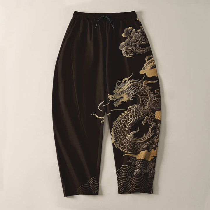 Buddha Stones Pantaloni da uomo affusolati in puro cotone con motivo drago dorato e nuvole, con coulisse e tasche. - image 3