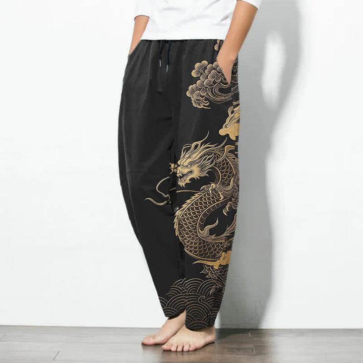 Buddha Stones Pantaloni da uomo affusolati in puro cotone con motivo drago dorato e nuvole, con coulisse e tasche. - image 8