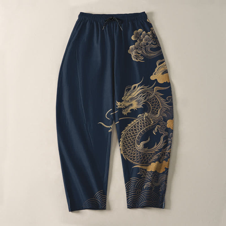 Buddha Stones Pantaloni da uomo affusolati in puro cotone con motivo drago dorato e nuvole, con coulisse e tasche. - image 13