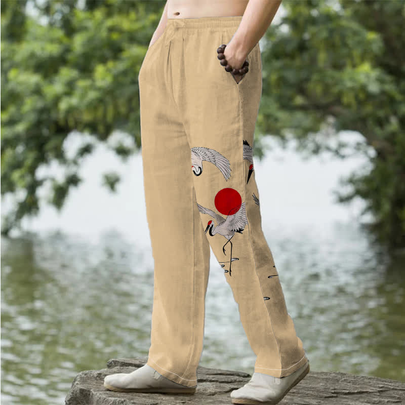 Buddha Stones Pantaloni da uomo affusolati in cotone con motivo a gru e sole rossi e tasche. - image 5