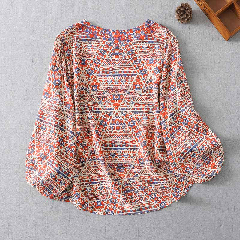 Buddha Stones T-shirt da donna a maniche lunghe con scollo a V, motivo geometrico e stampa boho vintage rossa, ideale per l'estate. - image 1