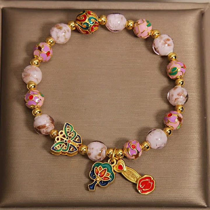 Buddha Stones Braccialetto con ciondolo a forma di farfalla, loto e manico Ruyi di Liuli rosa e motivo Ruyi. - image 1