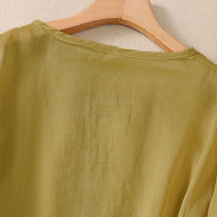 T-shirt da donna a maniche corte con scollo rotondo e ricamo floreale a tinta unita Buddha Stones. - image 15