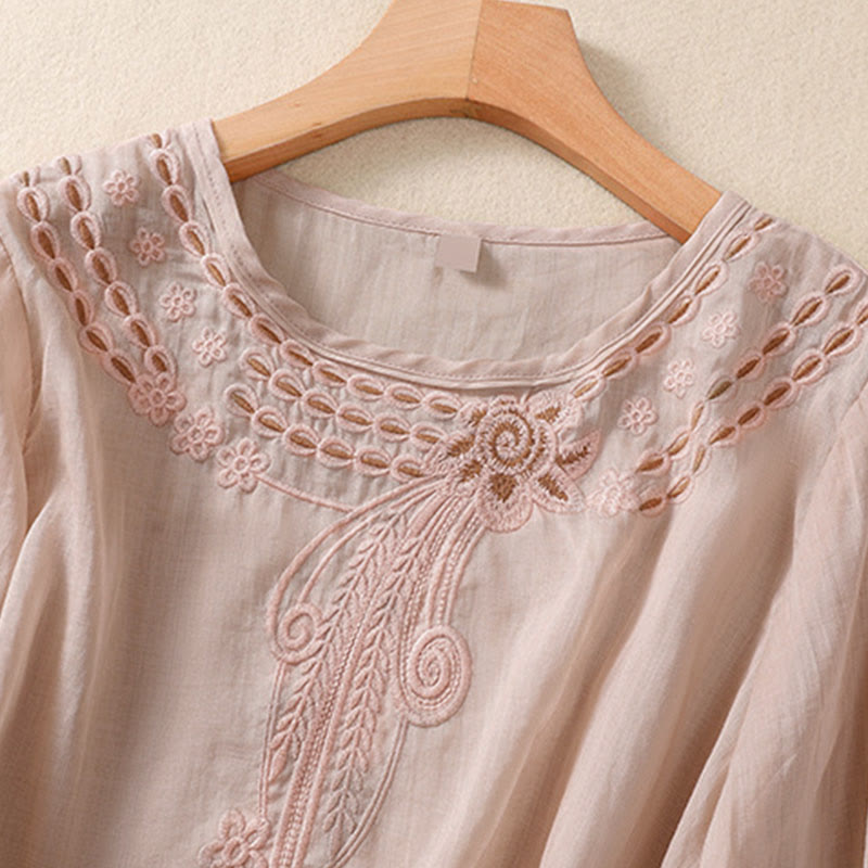 T-shirt da donna a maniche corte con scollo rotondo e ricamo floreale a tinta unita Buddha Stones. - image 6
