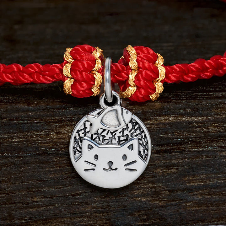Buddha Stones Ciondolo rotondo in argento sterling 925 raffigurante un gattino che mangia un pesce, simbolo di prosperità, con cordino rosso e nero intrecciato. - image 9