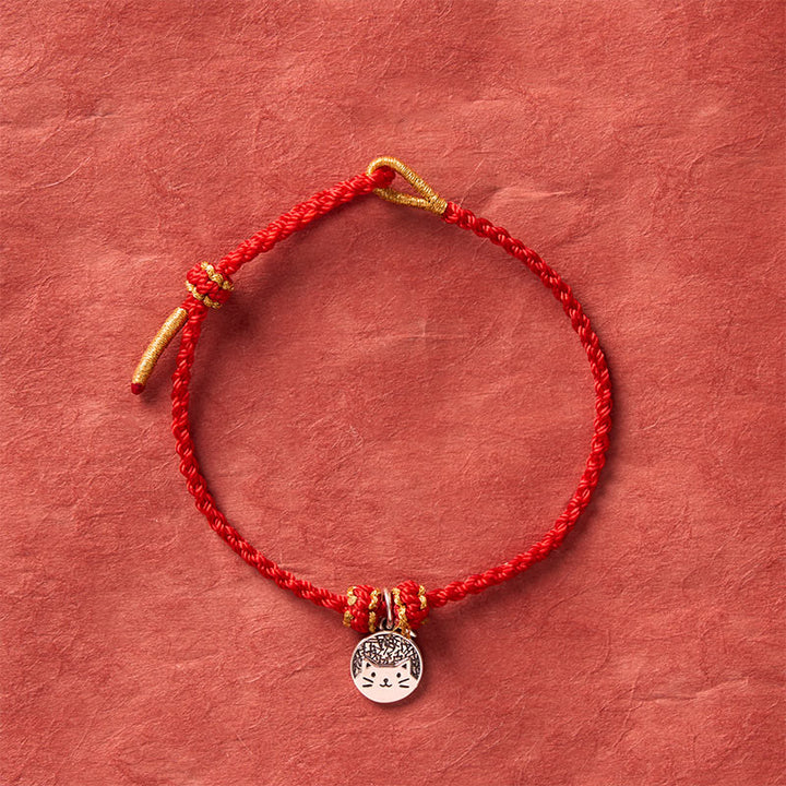 Buddha Stones Ciondolo rotondo in argento sterling 925 raffigurante un gattino che mangia un pesce, simbolo di prosperità, con cordino rosso e nero intrecciato. - image 3