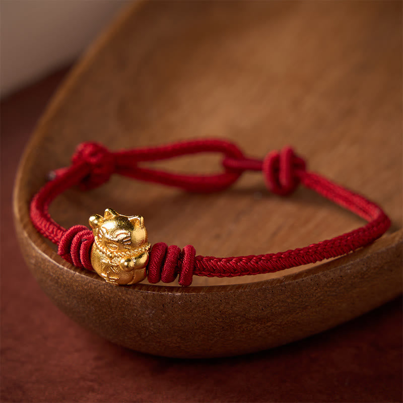 Buddha Stones Braccialetto regolabile con ciondolo a forma di gatto portafortuna, intrecciato a mano con filo rosso e rame. - image 1