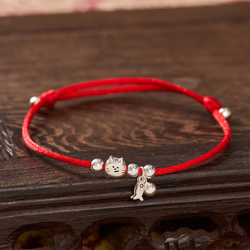 Buddha Stones Braccialetto portafortuna con ciondolo a forma di gatto e pesce in argento sterling 925 con cordino rosso. - image 1