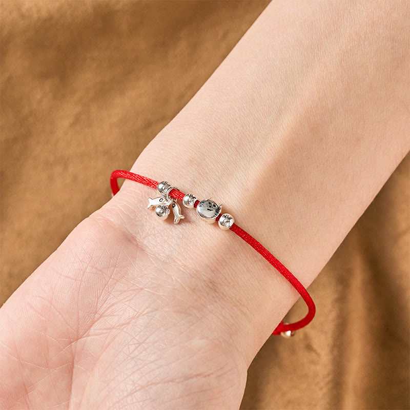 Buddha Stones Braccialetto portafortuna con ciondolo a forma di gatto e pesce in argento sterling 925 con cordino rosso. - image 4