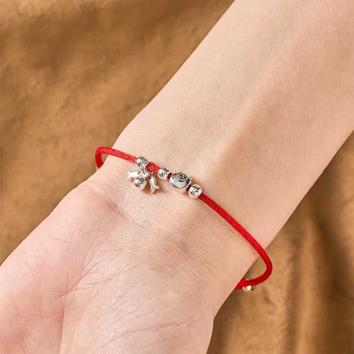 Buddha Stones Braccialetto portafortuna con ciondolo a forma di gatto e pesce in argento sterling 925 con cordino rosso. - image 4