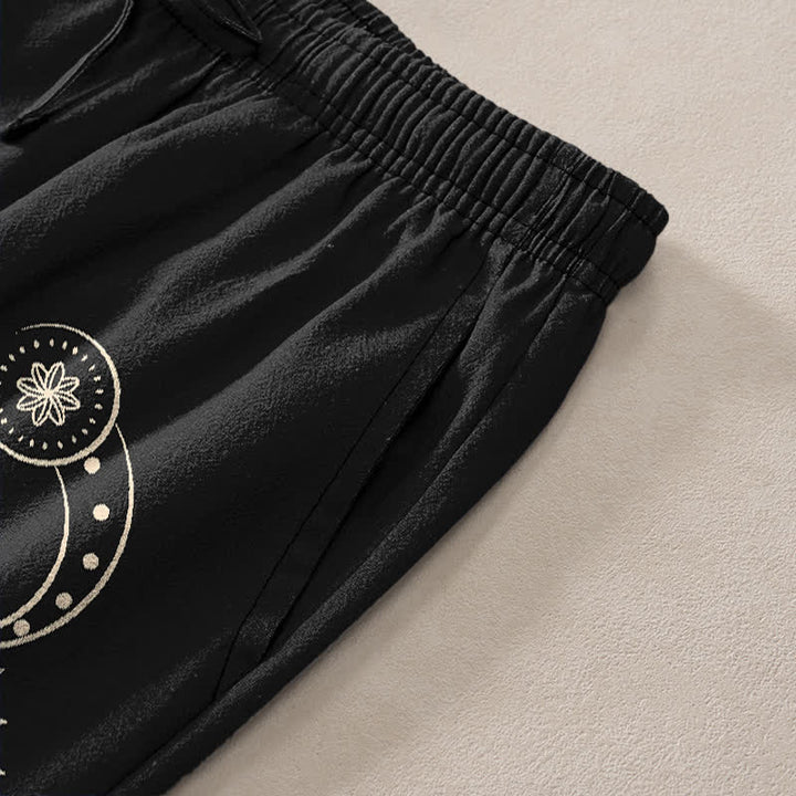 Buddha Stones Pantaloni da uomo affusolati in cotone con motivo mandala delle fasi lunari e tasche. - image 2