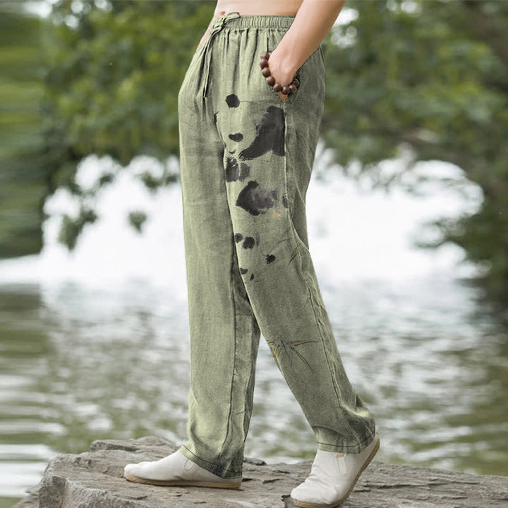 Buddha Stones Pantaloni affusolati da uomo con tasche, fantasia panda e bambù, di Cotton Ink. - image 5