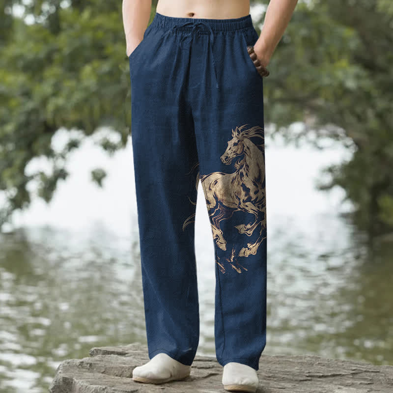 Buddha Stones Pantaloni da uomo affusolati in cotone con stampa di cavalli dorati al galoppo e tasche. - Marina - US/UK/AU50, EU60 (5XL) - image 0