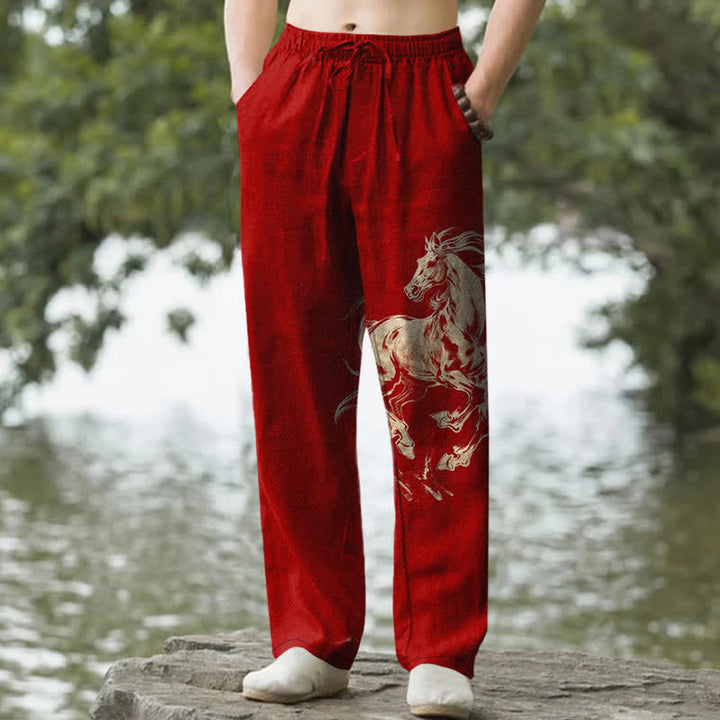Buddha Stones Pantaloni da uomo affusolati in cotone con stampa di cavalli dorati al galoppo e tasche. - Cremisi - US/UK/AU50, EU60 (5XL) - image 6