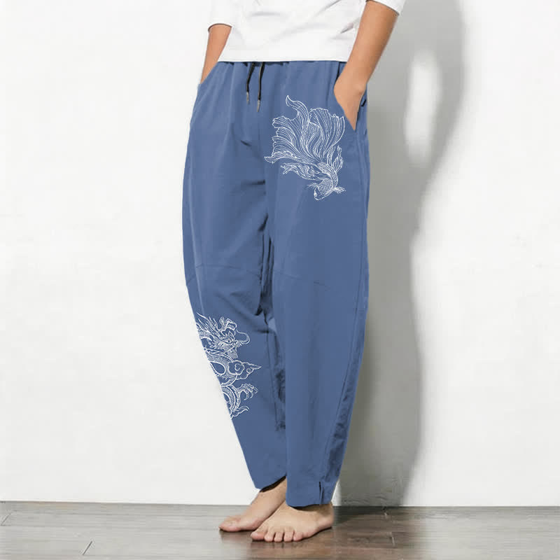 Buddha Stones Pantaloni da uomo affusolati in puro cotone con coulisse e tasche, con stampa di draghi koi. - image 1