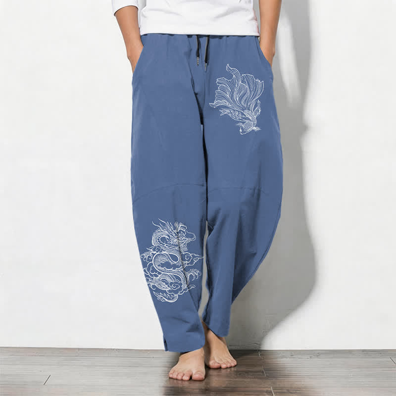 Buddha Stones Pantaloni da uomo affusolati in puro cotone con coulisse e tasche, con stampa di draghi koi. - SteelBlue - US/UK/AU50, EU60 (5XL) - image 0