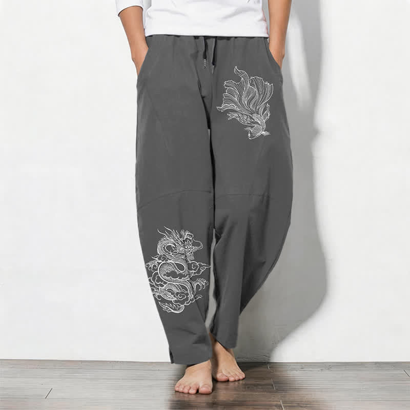 Buddha Stones Pantaloni da uomo affusolati in puro cotone con coulisse e tasche, con stampa di draghi koi. - Grigio tenue - US/UK/AU50, EU60 (5XL) - image 7