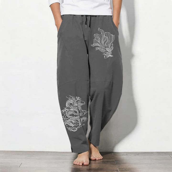 Buddha Stones Pantaloni da uomo affusolati in puro cotone con coulisse e tasche, con stampa di draghi koi. - Grigio tenue - US/UK/AU50, EU60 (5XL) - image 7