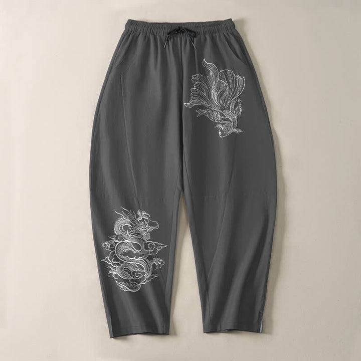 Buddha Stones Pantaloni da uomo affusolati in puro cotone con coulisse e tasche, con stampa di draghi koi. - image 9