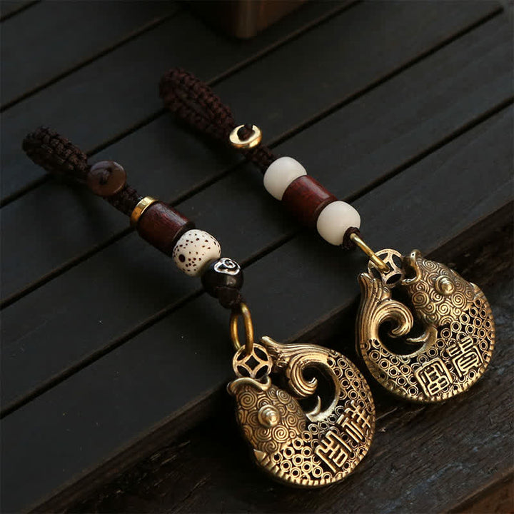 Buddha Stones Portachiavi rotondo intrecciato con ciondolo a forma di pesce koi in ottone - image 13