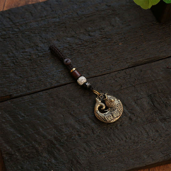 Buddha Stones Portachiavi rotondo intrecciato con ciondolo a forma di pesce koi in ottone - image 11