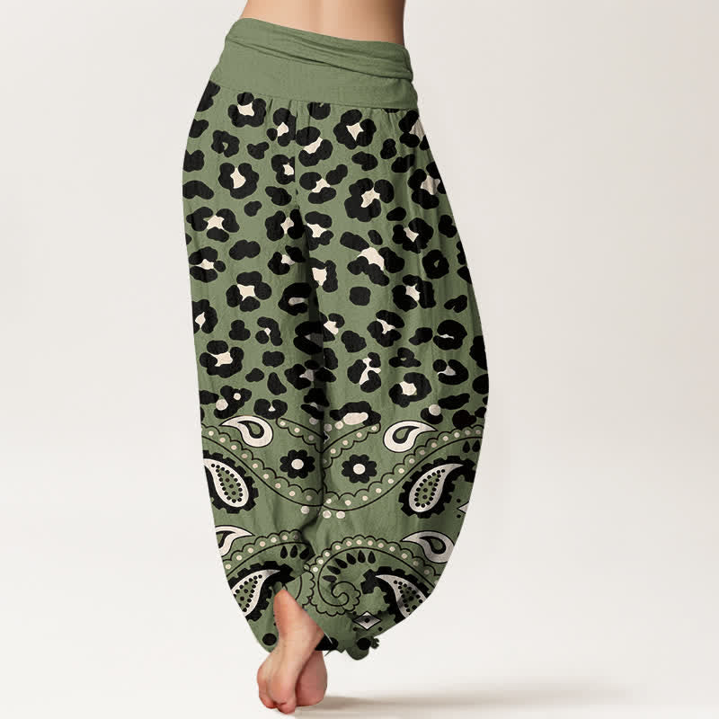 Buddha Stones Pantaloni harem da donna in cotone verde oliva con fantasia leopardata e paisley e elastico in vita. - image 2