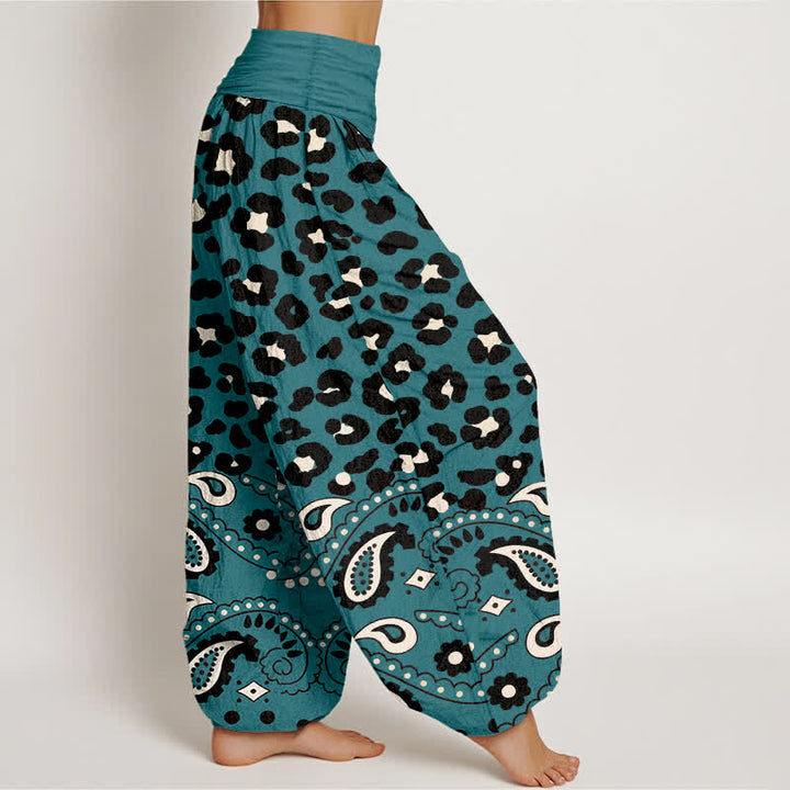 Buddha Stones Pantaloni harem da donna in cotone verde oliva con fantasia leopardata e paisley e elastico in vita. - image 6