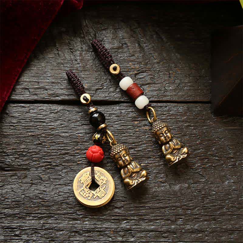 Buddha Stones Portachiavi in ​​ottone con Buddha e cinque monete dell'imperatore, cordino intrecciato, simbolo di compassione. - image 0