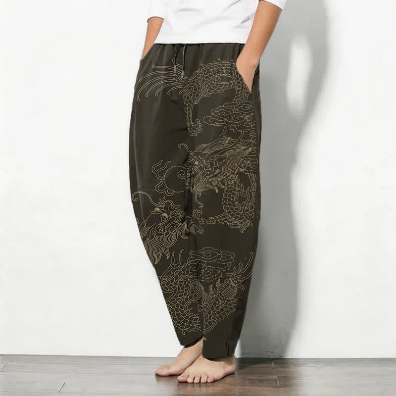 Buddha Stones Pantaloni da uomo affusolati in puro cotone con motivo drago dorato e nuvole, con coulisse e tasche. - image 1