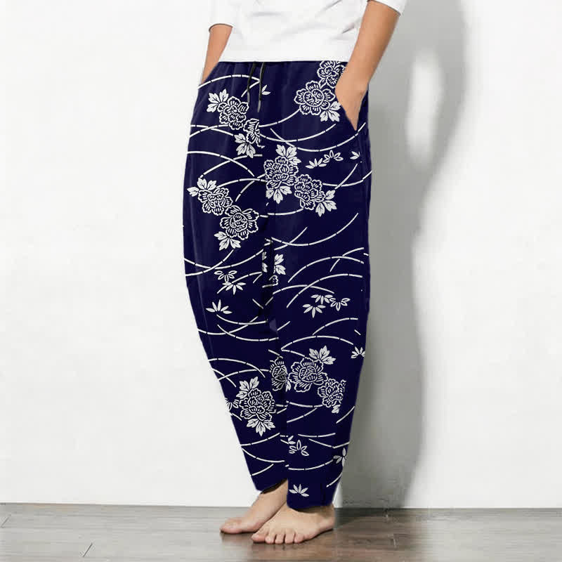 Buddha Stones Pantaloni da uomo affusolati in puro cotone bianco con motivo floreale a tralci e coulisse, con tasche. - image 1