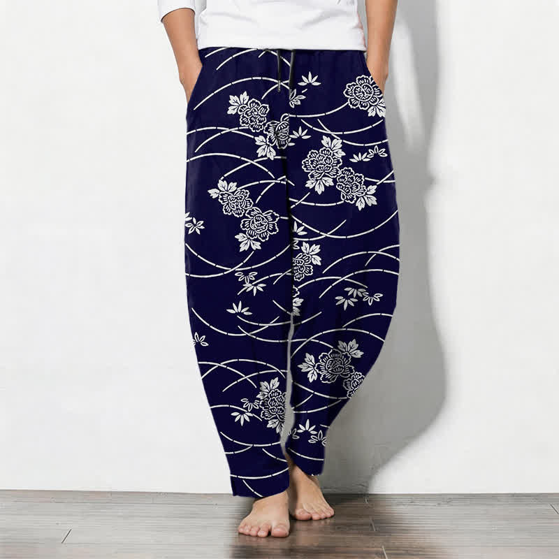 Buddha Stones Pantaloni da uomo affusolati in puro cotone bianco con motivo floreale a tralci e coulisse, con tasche. - Marina - US/UK/AU50, EU60 (5XL) - image 0