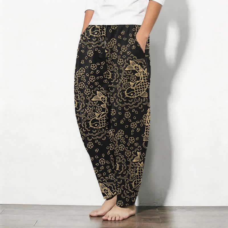 Buddha Stones Pantaloni da uomo affusolati con coulisse e tasche, in puro cotone, con motivo floreale e carpe koi dorate. - image 1