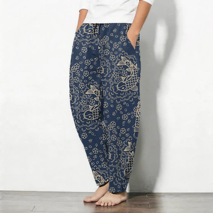 Buddha Stones Pantaloni da uomo affusolati con coulisse e tasche, in puro cotone, con motivo floreale e carpe koi dorate. - image 8