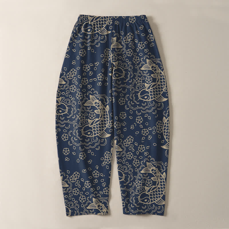 Buddha Stones Pantaloni da uomo affusolati con coulisse e tasche, in puro cotone, con motivo floreale e carpe koi dorate. - image 10