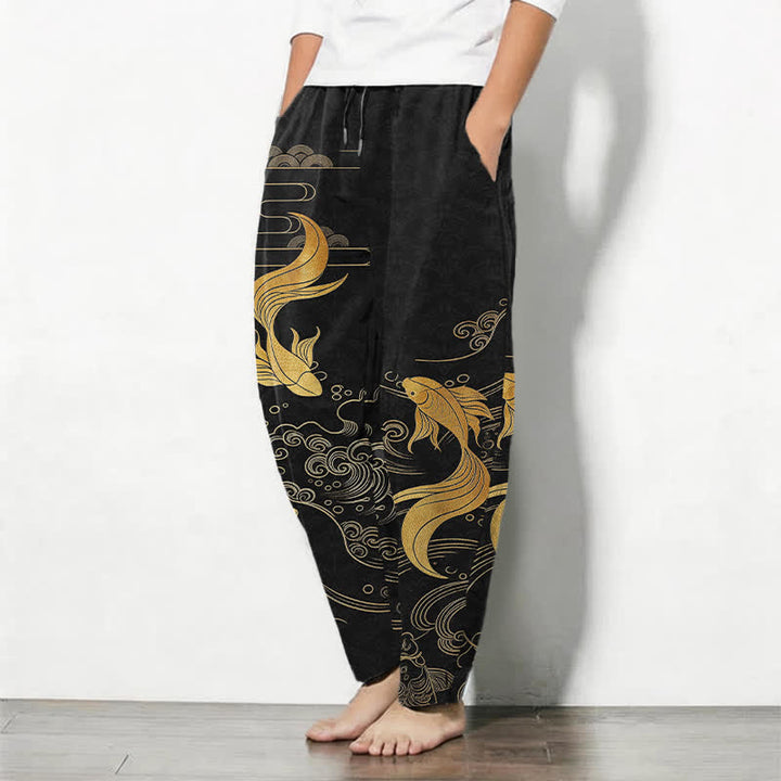 Buddha Stones Pantaloni da uomo affusolati con coulisse e tasche, in puro cotone, con motivo a onde di carpe koi dorate. - image 1