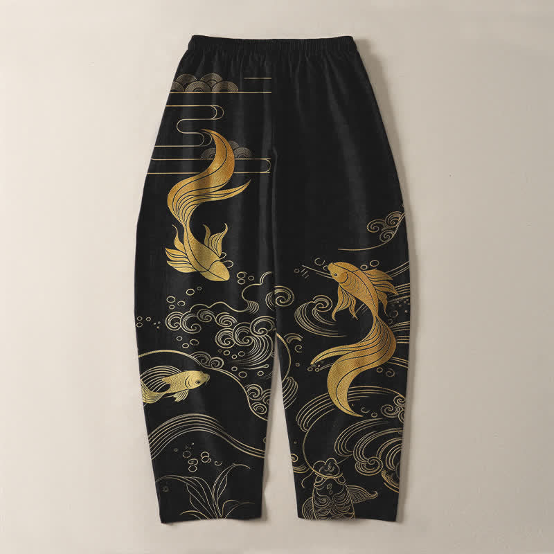 Buddha Stones Pantaloni da uomo affusolati con coulisse e tasche, in puro cotone, con motivo a onde di carpe koi dorate. - image 3