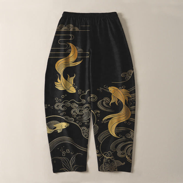 Buddha Stones Pantaloni da uomo affusolati con coulisse e tasche, in puro cotone, con motivo a onde di carpe koi dorate. - image 3