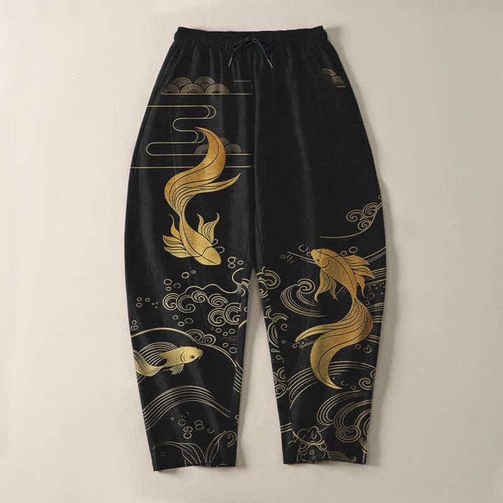 Buddha Stones Pantaloni da uomo affusolati con coulisse e tasche, in puro cotone, con motivo a onde di carpe koi dorate. - image 2