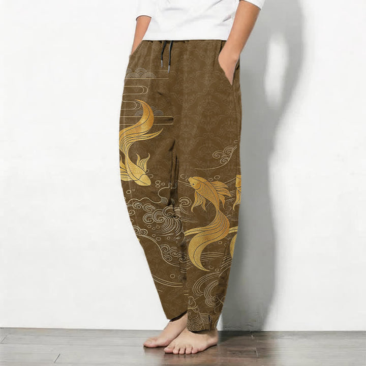 Buddha Stones Pantaloni da uomo affusolati con coulisse e tasche, in puro cotone, con motivo a onde di carpe koi dorate. - image 8