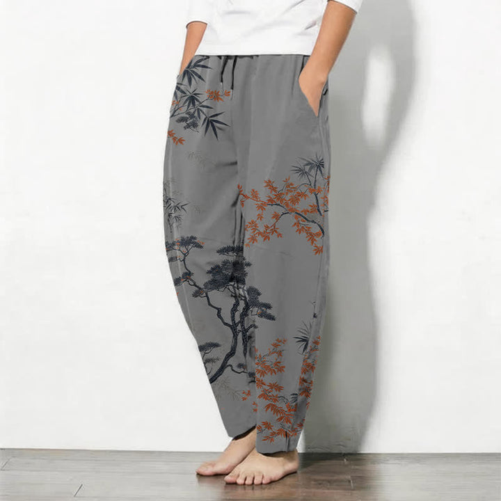 Buddha Stones Pantaloni da uomo affusolati con coulisse e tasche, in puro cotone, con motivo acero, bambù e pino. - image 8