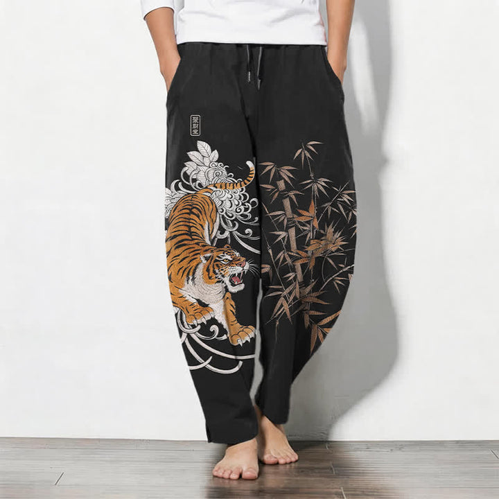 Buddha Stones Pantaloni da uomo affusolati con coulisse e tasche, in puro cotone, con stampa "Tigre Roante" e motivo bambù. - Nero - US/UK/AU50, EU60 (5XL) - image 11