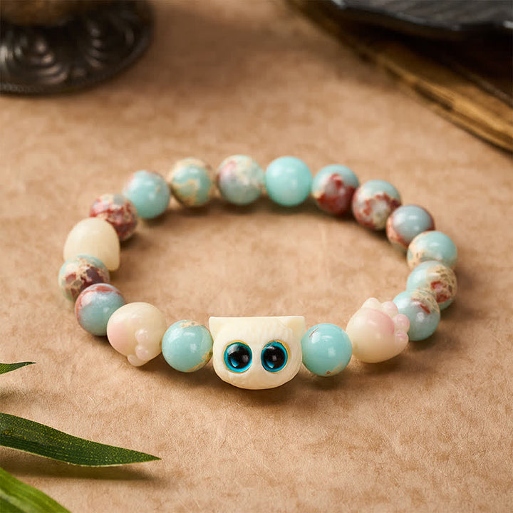 Buddha Stones Braccialetto con perline in pietra Shoushan intagliate a mano con motivo a gatto e simbolo di purezza. - Gatto dagli occhi azzurri (circonferenza del polso: 16–17 cm) - Pietra Shoushan (Armonia Positiva ♥) - image 0